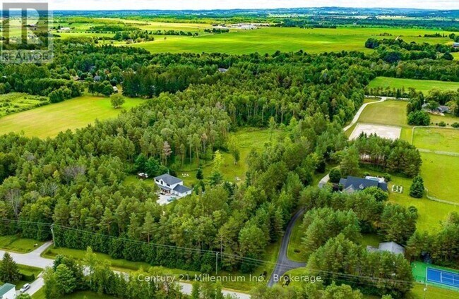 Photo du bâtiment - 9811-7137 Beachwood Rd