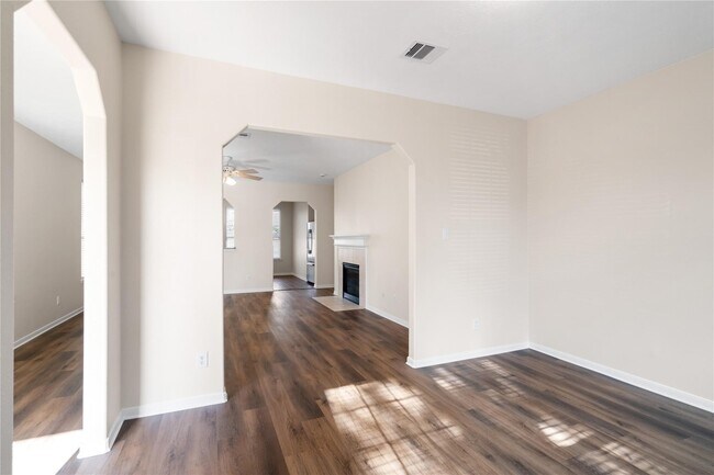 Foto del edificio - 8810 Willow Spur Dr