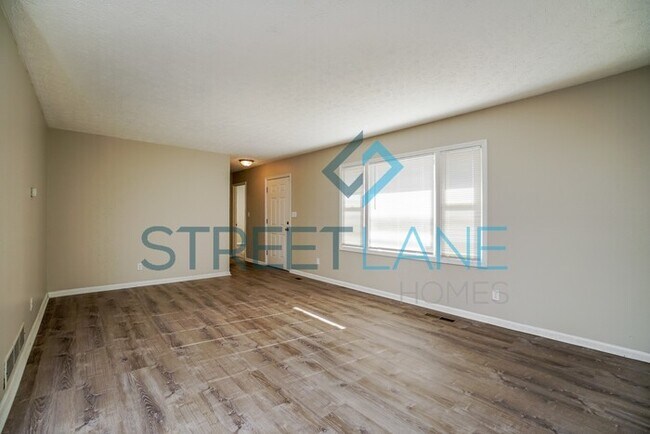 Building Photo - REDUCED! - Easter Special !!