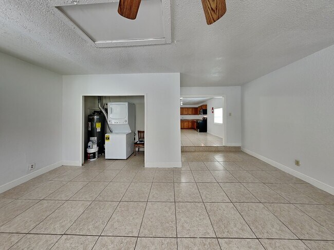 Building Photo - 101 Samuel St