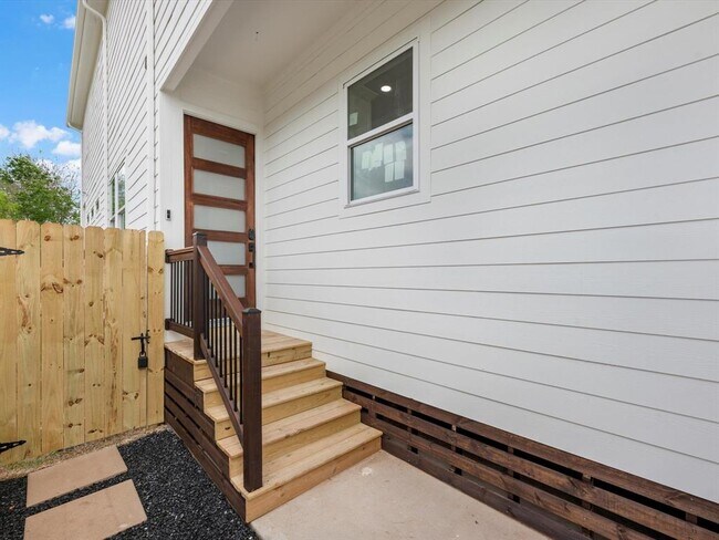 Building Photo - 6626 Highrock Rd