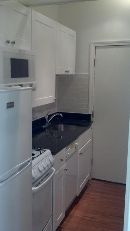 Building Photo - 121 Park Dr