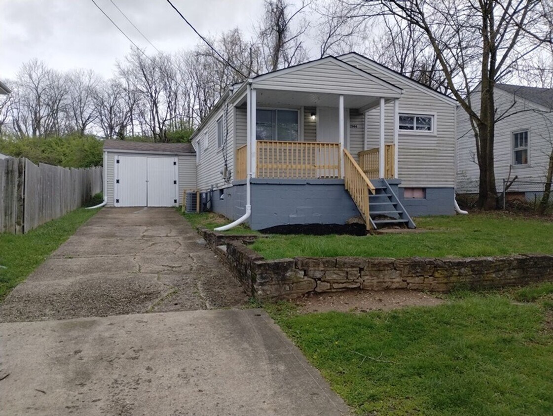 Primary Photo - 1944 Harvard St 3BR/1BA (Hamilton)