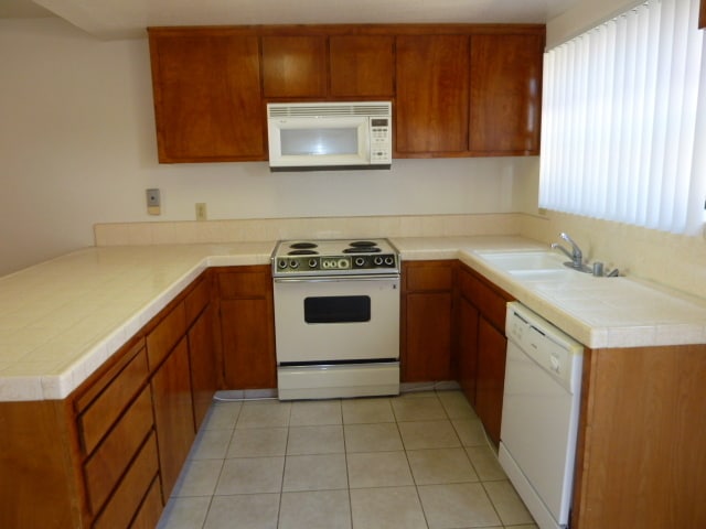 Foto del edificio - Great Two Story Condo in a Nice Area & Near Gym!