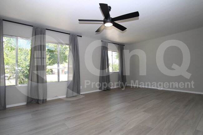 Building Photo - 3137 N 33rd Pl