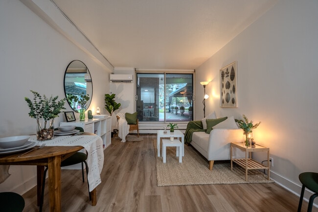 Building Photo - 10200 Av de Bois-de-Boulogne