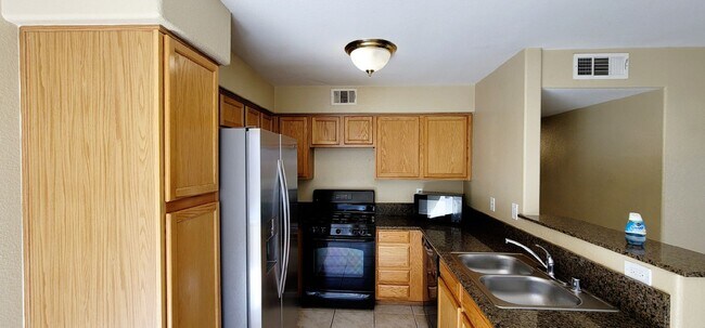Foto del edificio - 5261 Caspian Springs #104 - 2 bedrooms, 2 ...