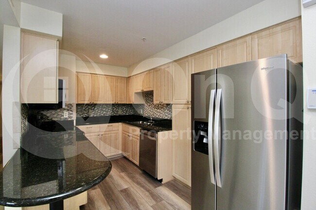 Foto del edificio - 1005 E 8th St