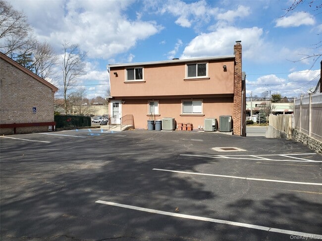 Building Photo - 122 Forest Ave