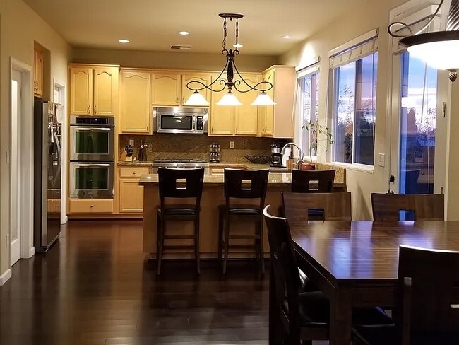 Foto del edificio - 3004 Fox Hill Dr