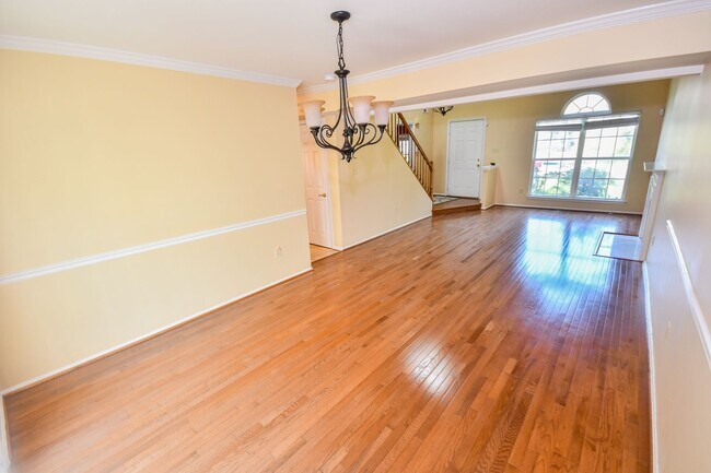Building Photo - 6098 Oaklawn Ln