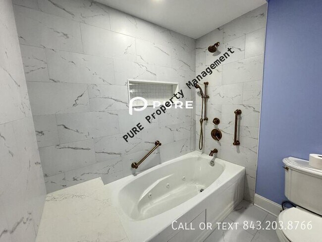 Building Photo - Stunning Home in Wharf Indigo!!