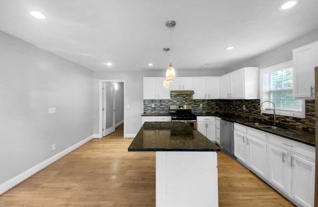 Building Photo - 2653 Tilson Rd