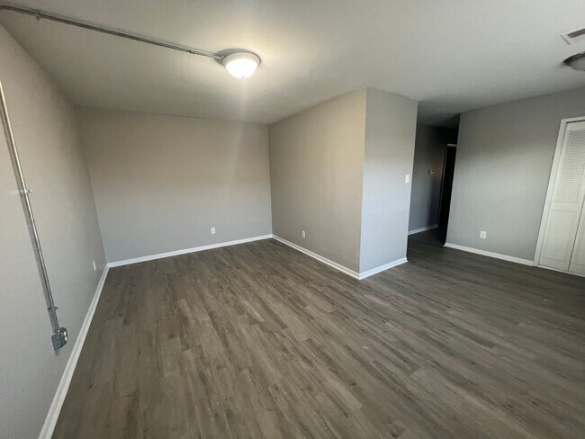 Foto del edificio - 2343 Harrodsburg Rd