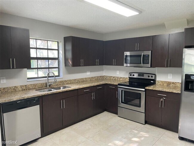Building Photo - 3 br, 2.5 bath House - 9149 Vineyard Lake Dr