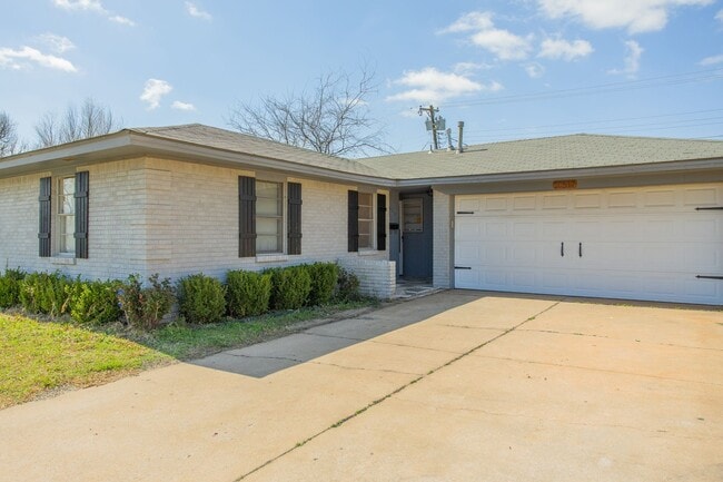Building Photo - 10517 N McKinley Ave