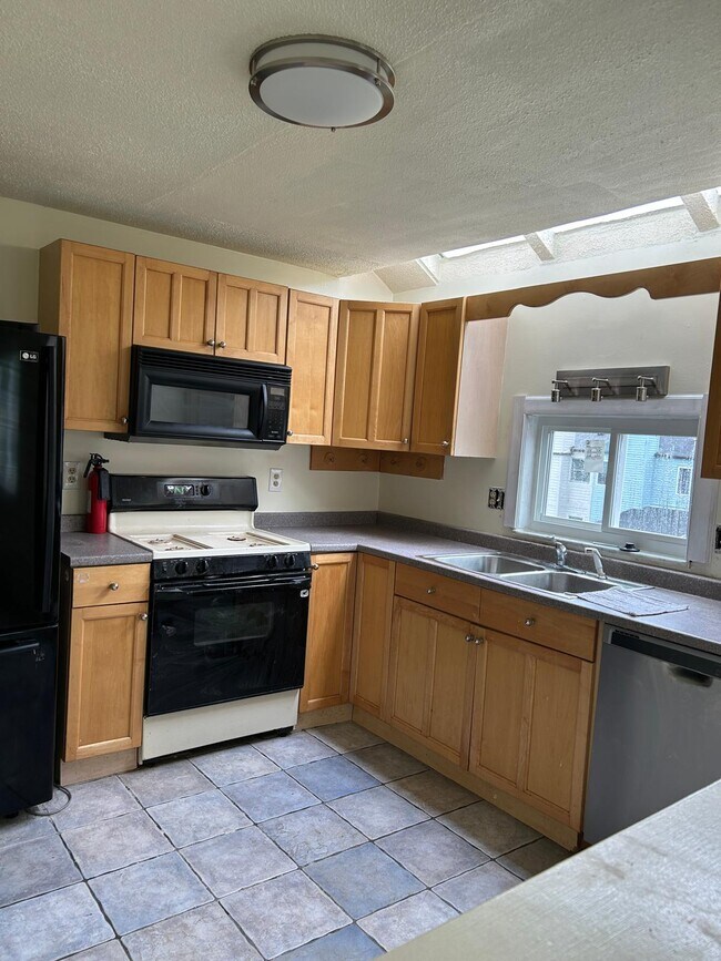 Foto del edificio - 3160 Camberly Dr
