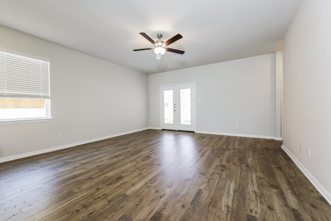 Building Photo - 16431 Honeysuckle Hl Dr