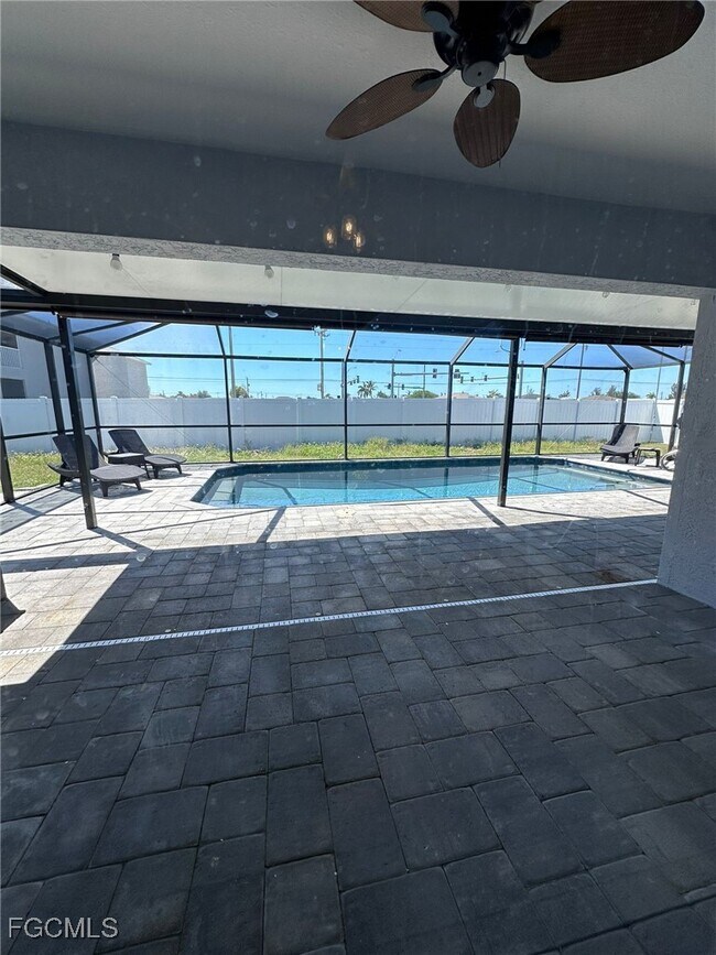 Foto del edificio - 2926 SE Santa Barbara Pl