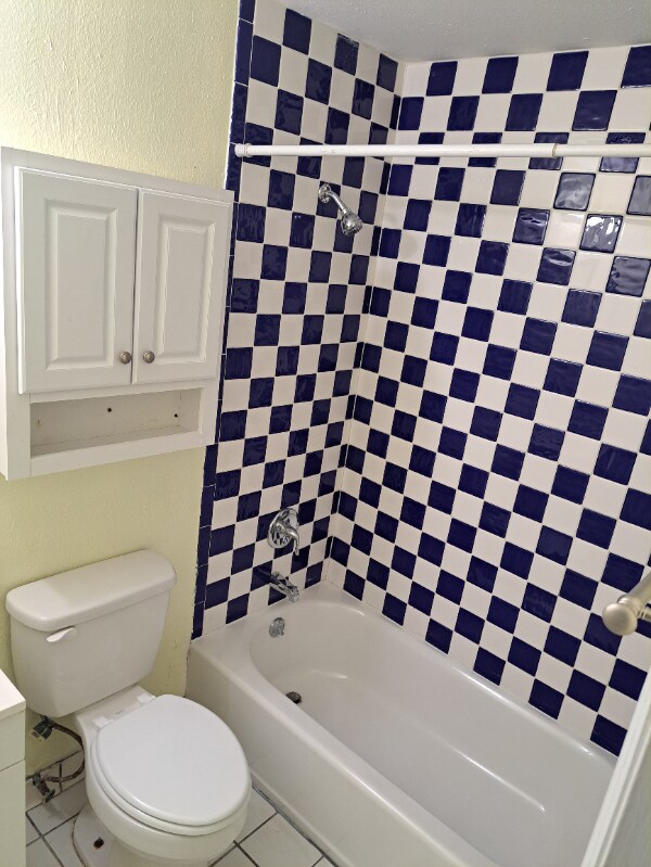 Foto del edificio - 1021 Oaktree Ln