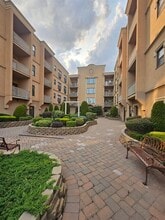 Building Photo - 8915 Bergenwood Ave