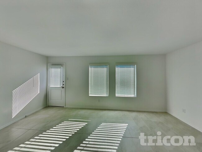 Foto del edificio - 1793 Courage Crk