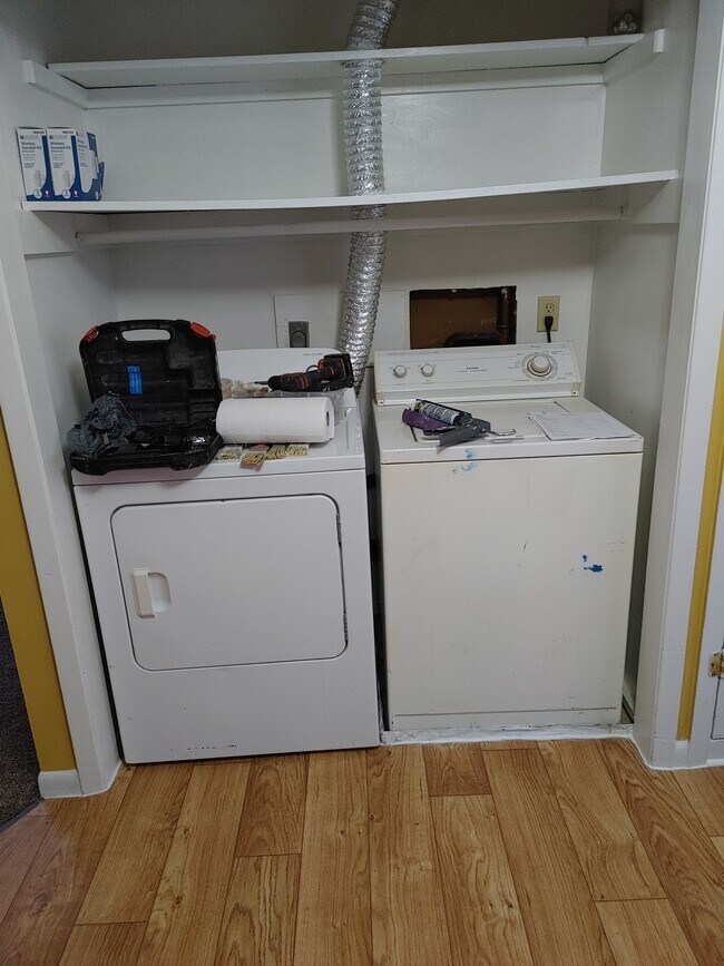 Foto del edificio - 2121 Euclid Ave