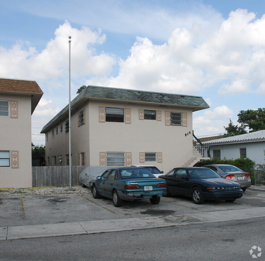 Building Photo - 912 N 18th Ct