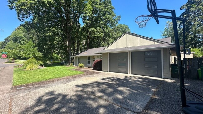 Building Photo - **Charming 3-Bedroom Home for Rent in a Pa...