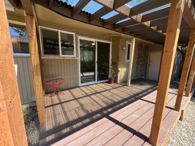 Building Photo - 775 SE Roberts Ave