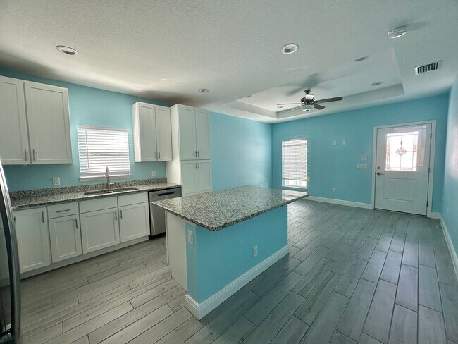 Building Photo - 615 E Virginia Ave