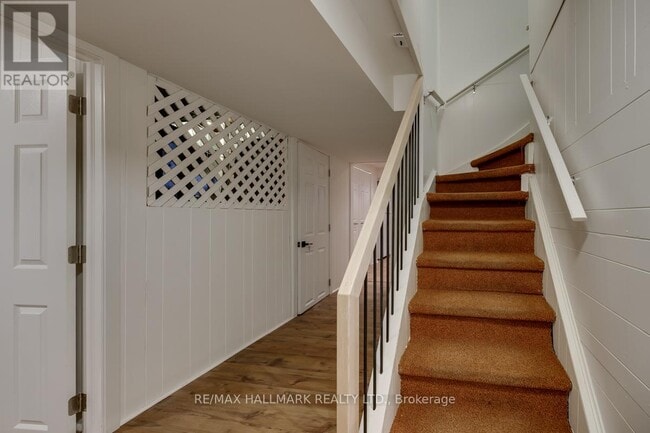 Building Photo - 5 Penzance Dr