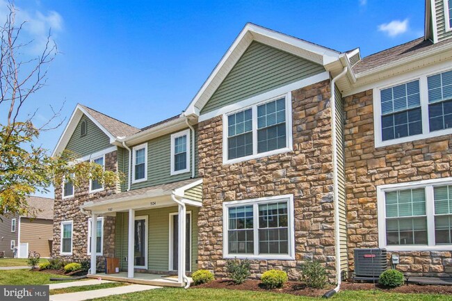 Building Photo - 706 Farmwood Ln