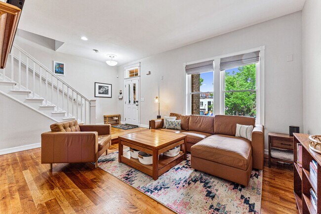 Foto del edificio - 3 bed, 4 bath LoHi single family home with 2 car detached garage