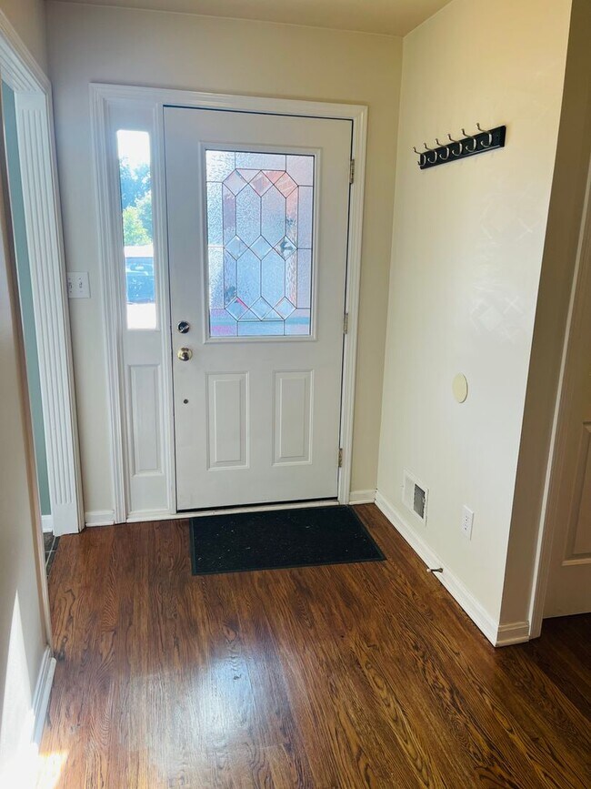 Foto del edificio - Spacious 3-Bedroom Home in Sought-After Be...