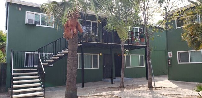 Foto del edificio - Delightful La Mesa 2BR/1BA in Small Complex