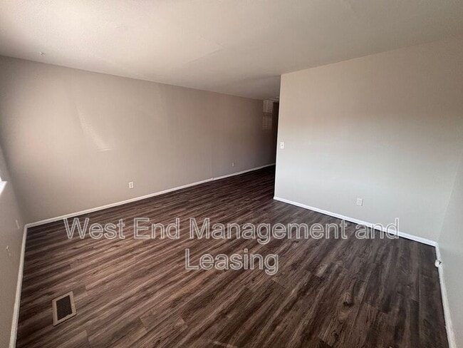 Building Photo - 9961 Lorraine Ave