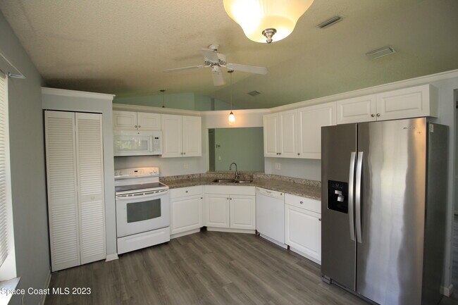Foto del edificio - 220 Tipton Rd SW