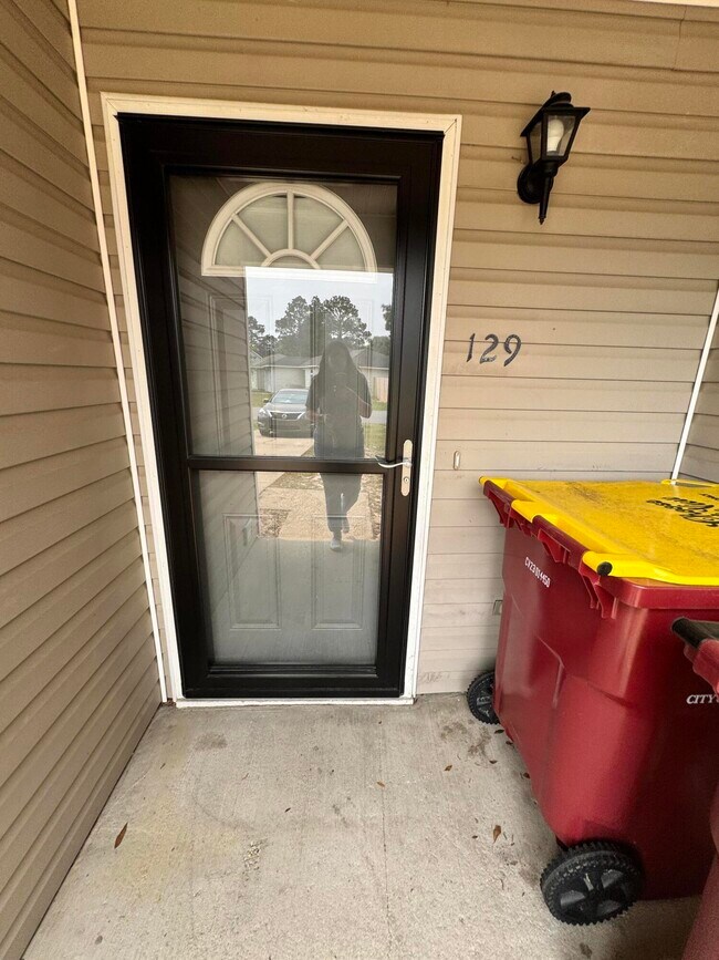 Foto del edificio - 129 Oak Terrace Dr