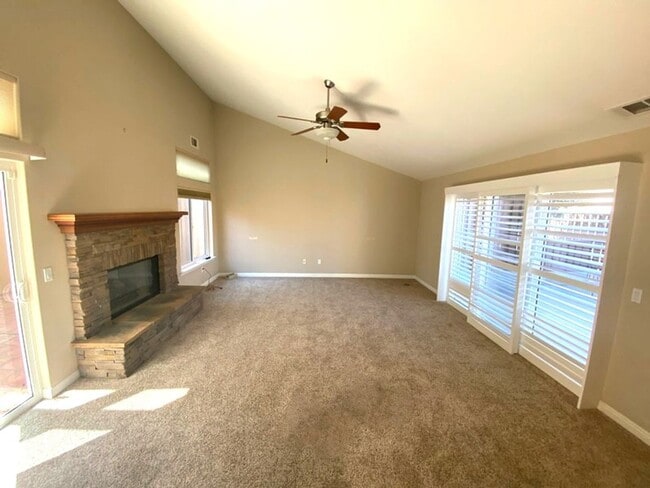Building Photo - Foxenwood Garden Villa home 2 bedroom + a office