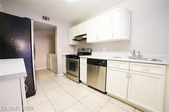 Foto del edificio - 8448 Sewards Bluff Ave