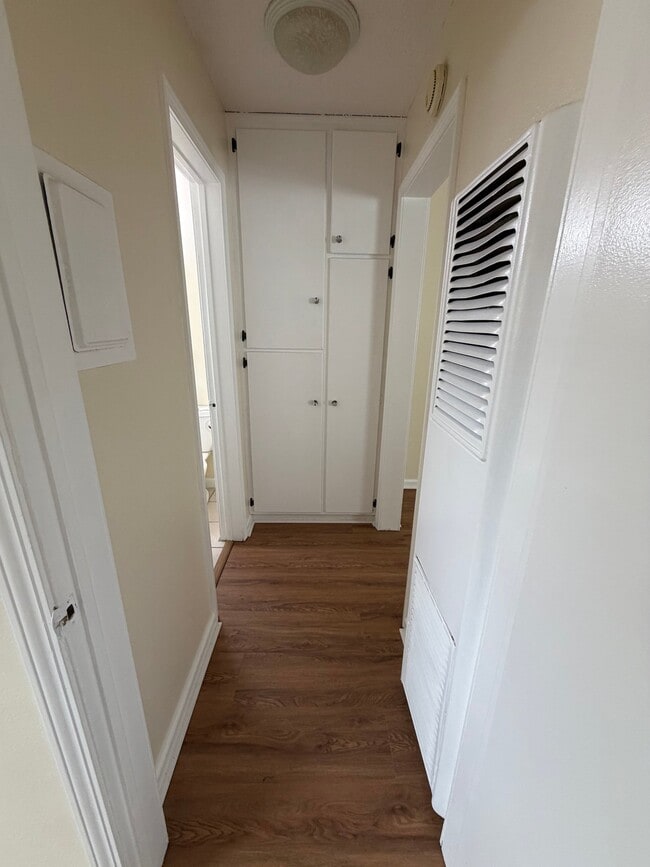 Foto del edificio - 7737 Bright Ave