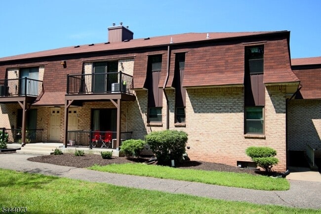 Foto del edificio - 1404 Normandy Ct