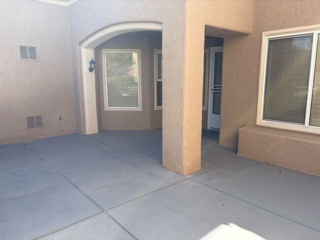 Building Photo - Charming Sun City Summerlin Townhome