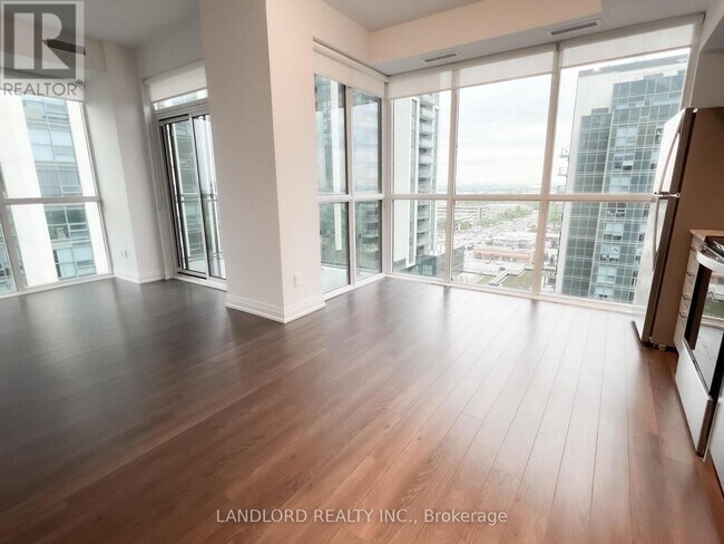 Building Photo - 10 Meadowglen Pl
