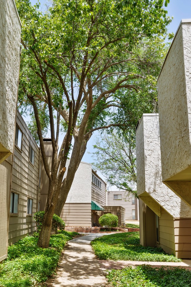 Building Photo - Sundowner Apartments