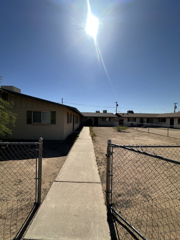 Building Photo - 1309 N Arbor Ave