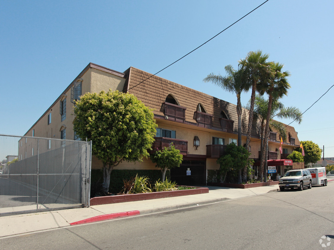 The Chateau - Hawthorne Chateau Apartments