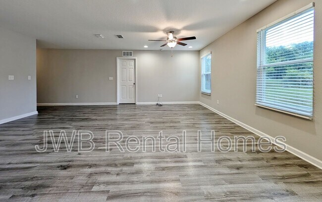 Foto del edificio - 12802 Gillespie Ave