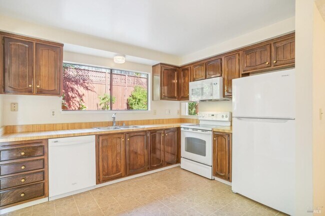 Building Photo - 427 San Marin Dr